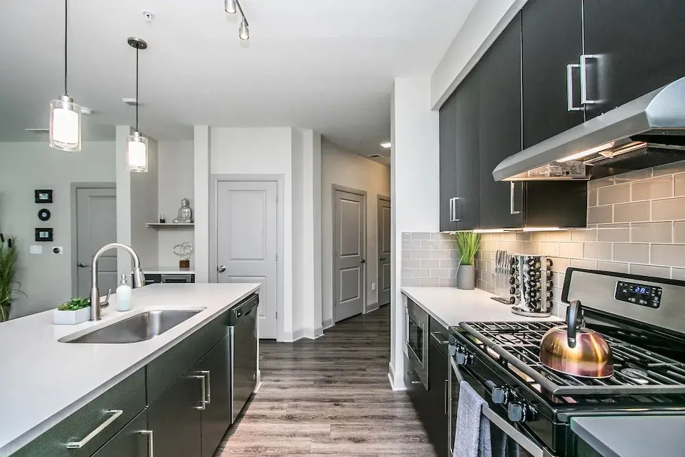 Rooftop Pool, Views, Close to Shops & Dining 1131