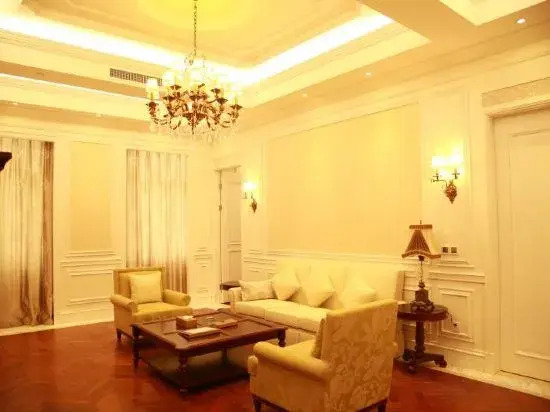 Gushi Yibai International Hotel