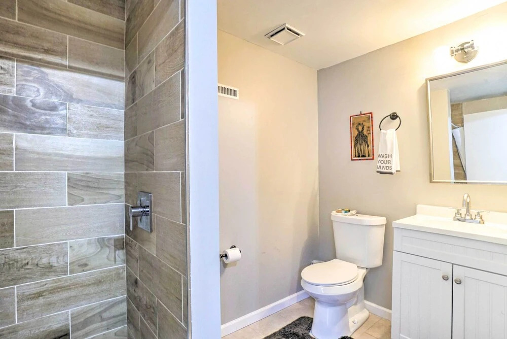 Charming Columbus Home ~ 7 Mi to Ohio State!