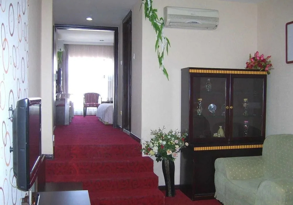 Qingdao High School Xianglan Hotel