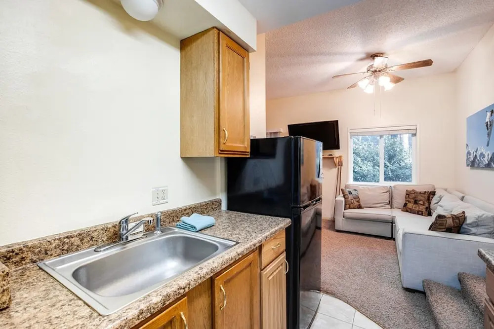 36SLL - Convenient - Economical - Kitchen - Sleeps 6