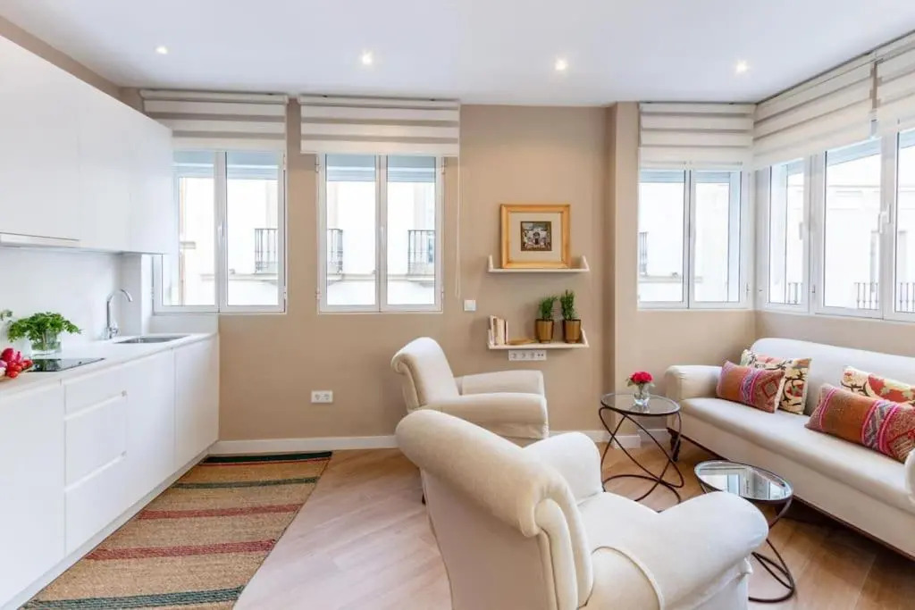 Plaza Nueva Deluxe Suite by Valcambre