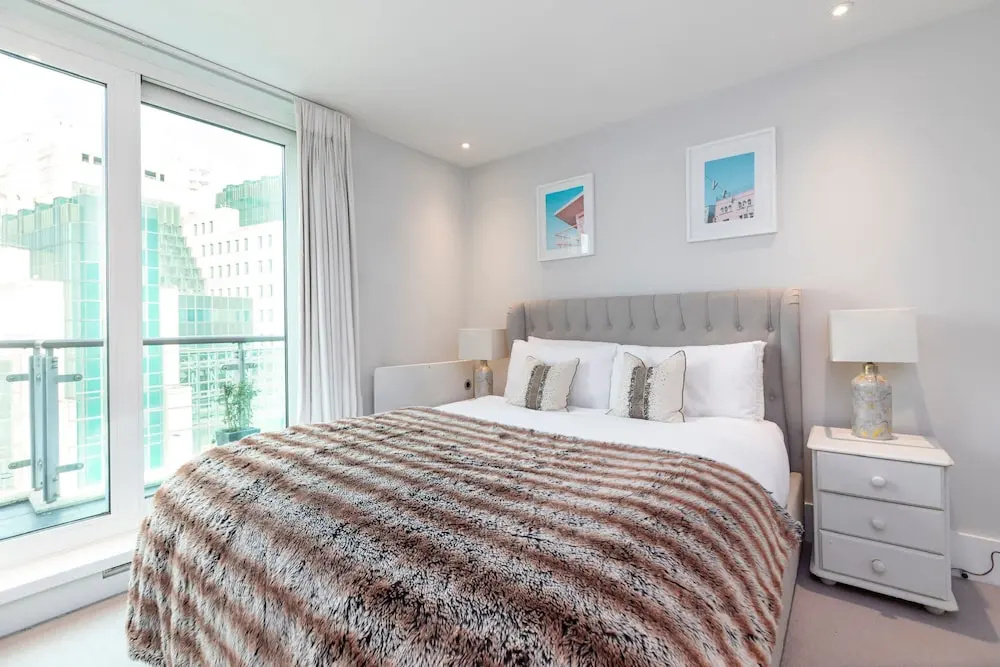 The English Rose Luxury 3 bed With Private Terrace - by Out of Office Lifestyle