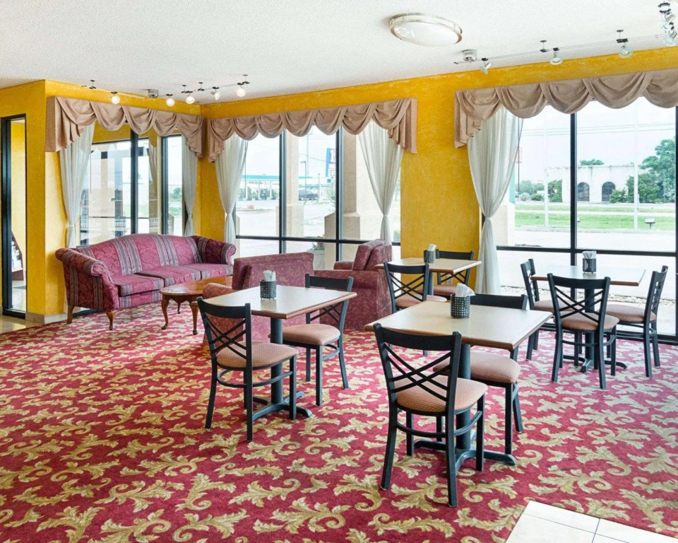 Econo Lodge Hillsboro I-35