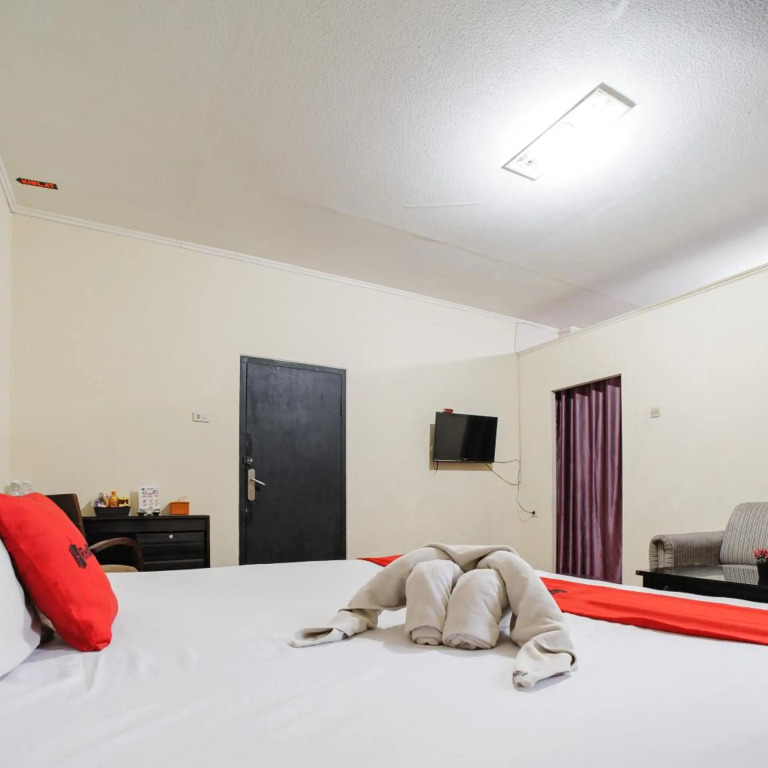 RedDoorz Plus @ Jalan Raden Intan Lampung