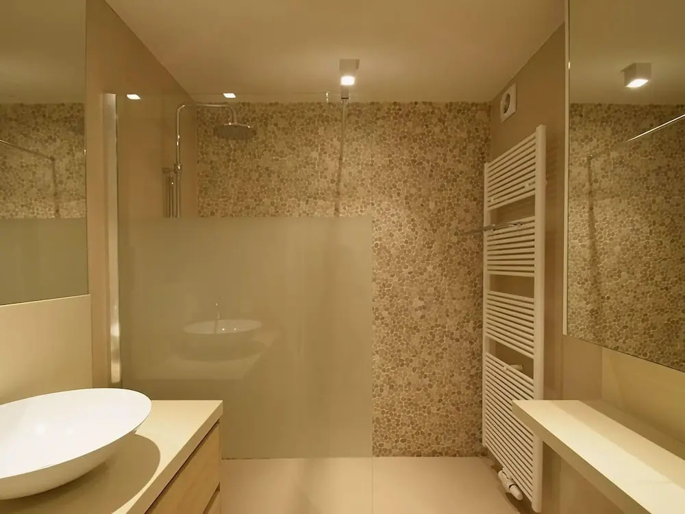 Modern Stay Near the Beach