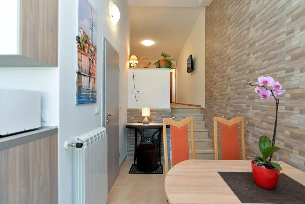 Apartment 1049