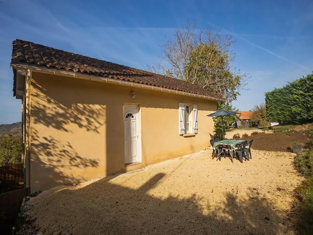 Tasteful Holiday Home in Marnac with Garden