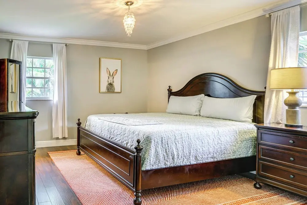 Naples Home Near 5th Ave South, Beaches & Zoo