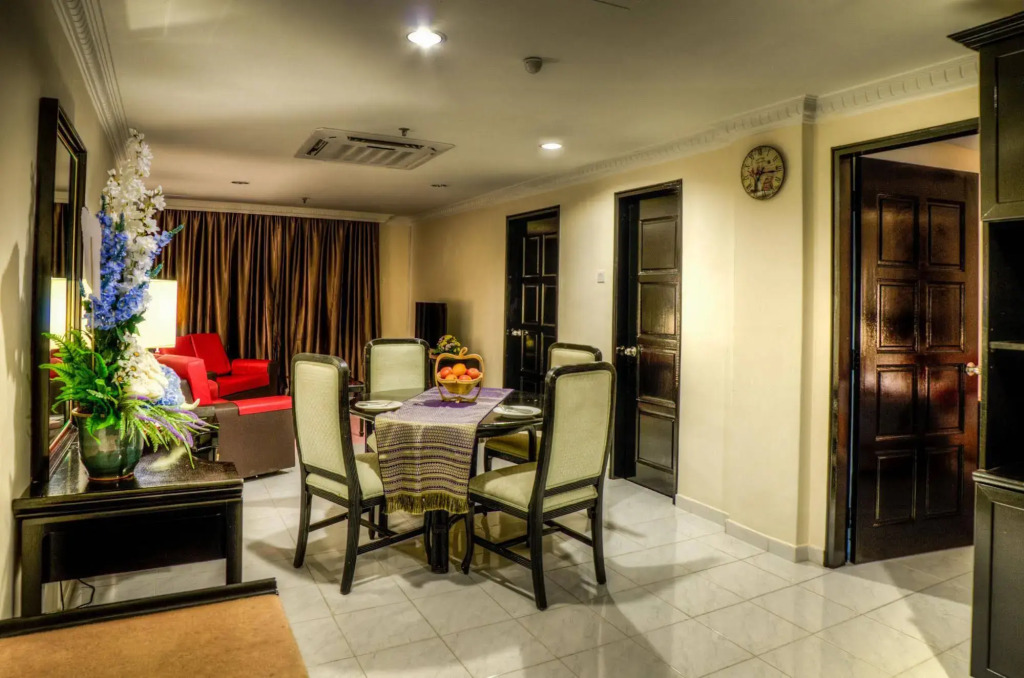 Leisure Cove Hotel and Apartments
