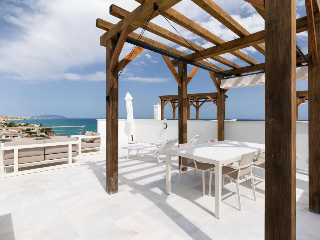 Modern apartment with roof terrace and sea view