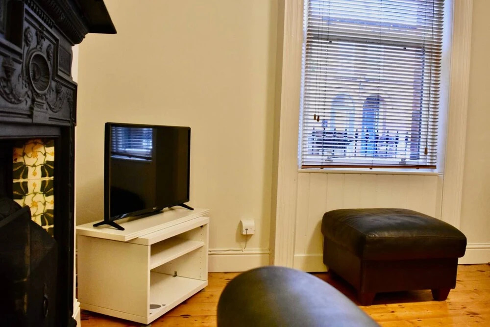Newly Renovated 2 Bedroom Georgian House in Fairview