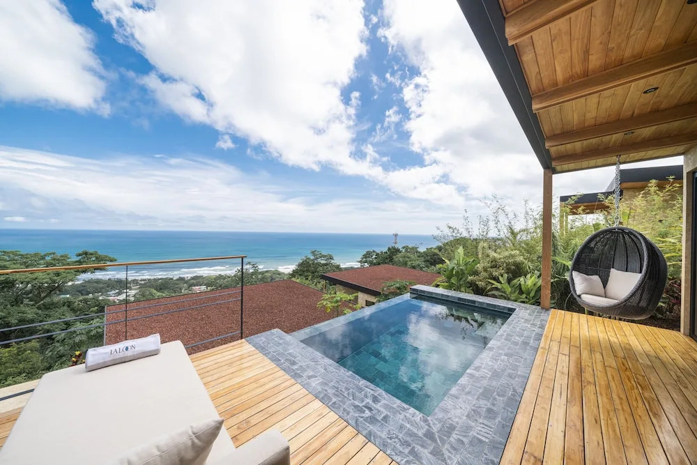 LALOON Luxury Suites