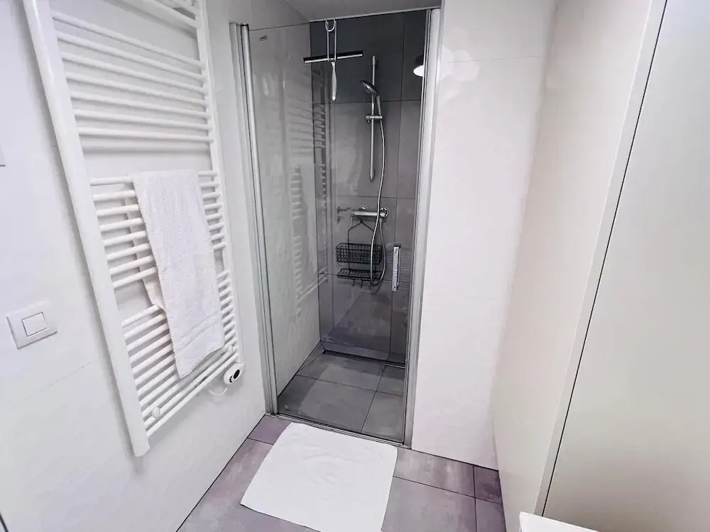 Lovely 1 bedroom flat w balcony&parking