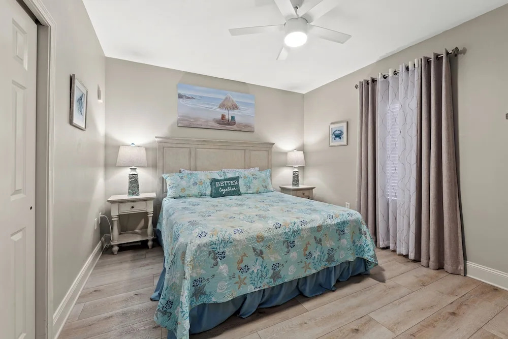 Laketown Wharf 1233 - Anchors Away
