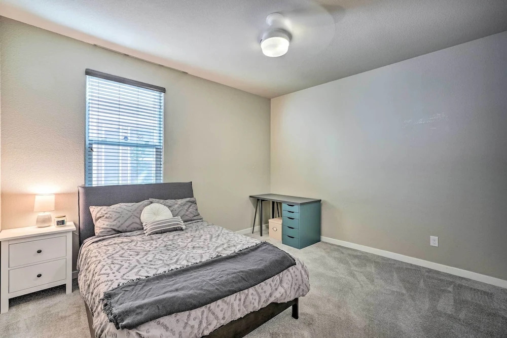 Pet-friendly Elk Grove Retreat w/ Balcony!