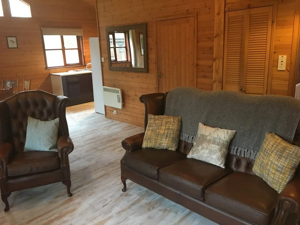 Shrew Lodge-woodland Lodges-Hot Tub-Pembrokeshire-Tenby