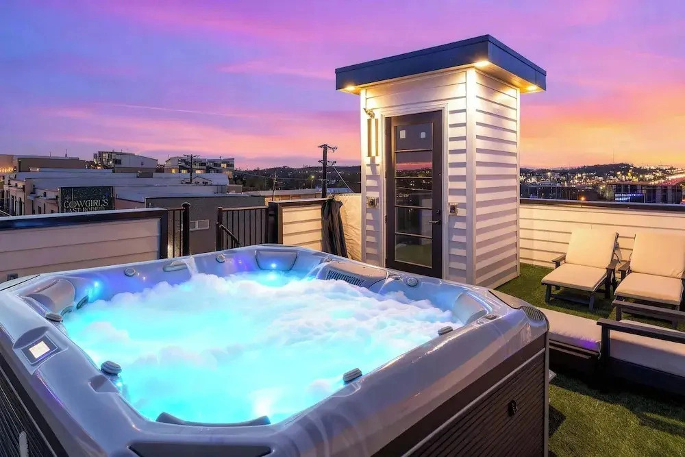 Elevator With Rooftop Hot Tub Pet-friendly Yard