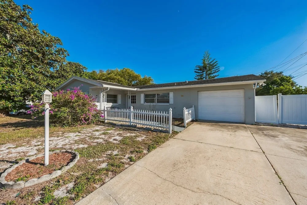 Sunny Retreat In Clearwater 2 Bedroom Home by RedAwning
