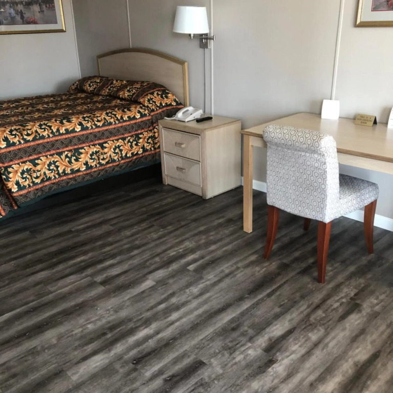 Red Carpet Inn - Louisville