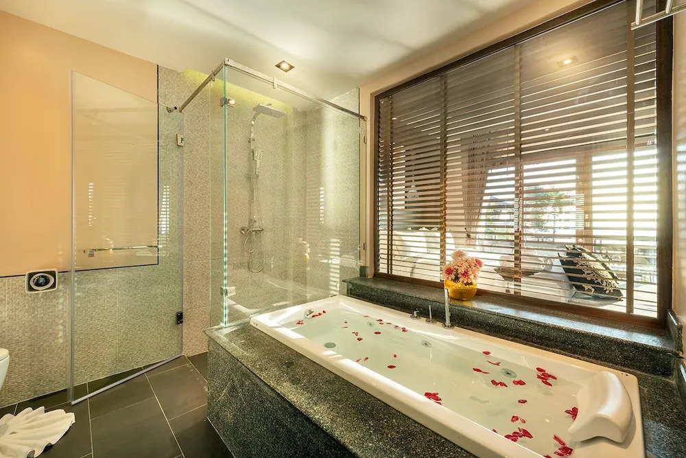 Nirvana Beach Resort, Koh Lanta SHA Extra Plus