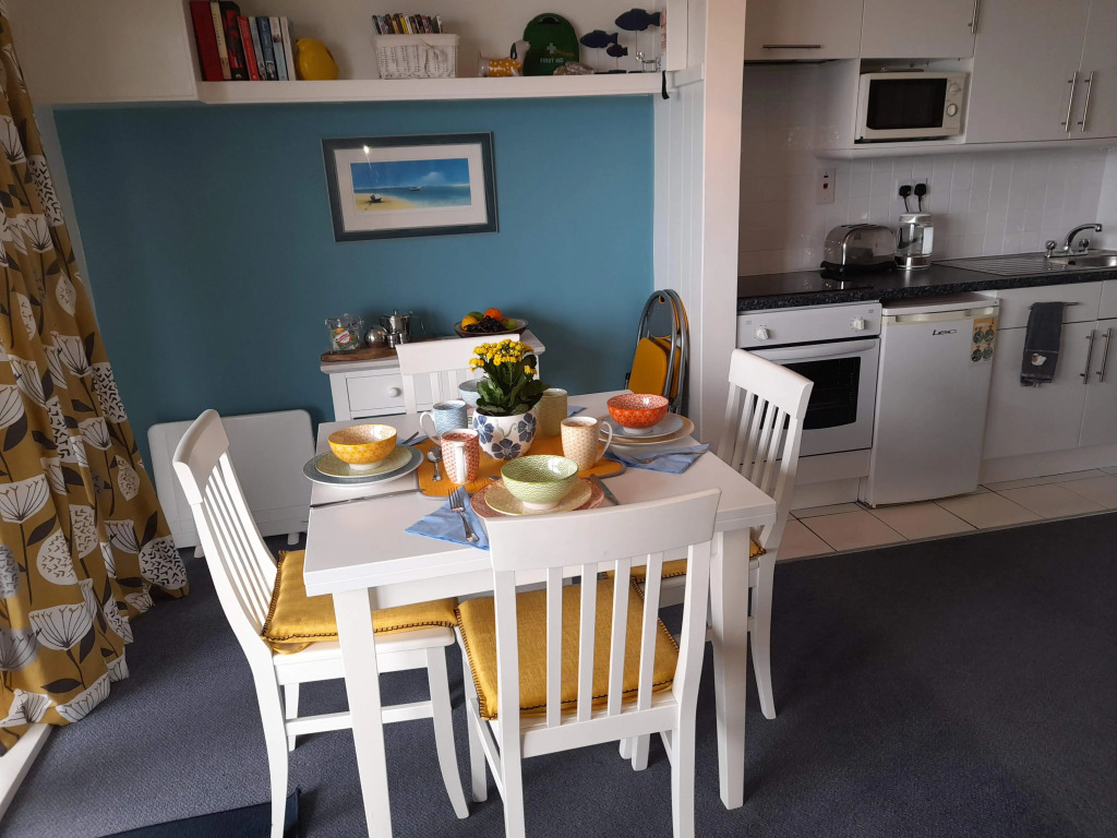 Swn Y Tonnau - Sea Front Apartment Spectacular Sea Views Parking Direct Beach Access