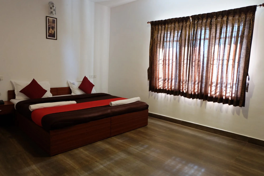 Rosepark Residency- Opposite Rosegarden