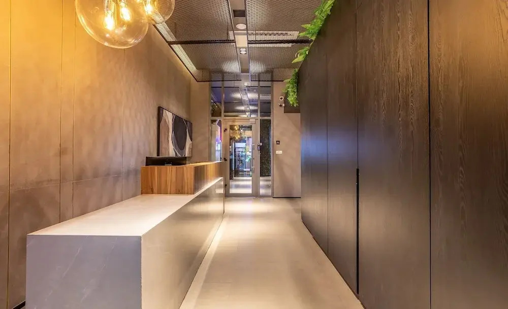 Studio w/ Balcony and 290m From the Subway Oln1702