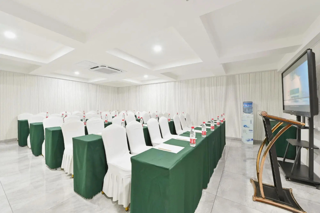 Atour Hotel Tianjin Eye
