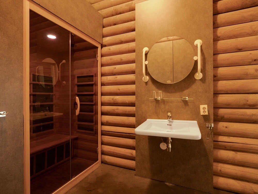 Holiday Bungalow with Sauna, Located on a Pond in Hoge Hexel