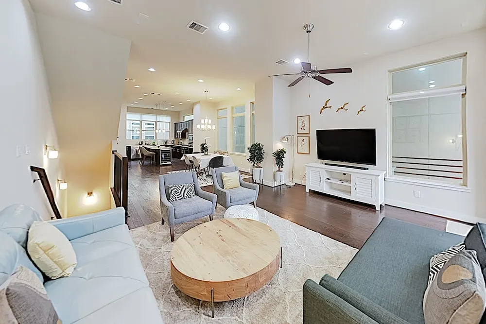 Washington Corridor All-suite W/ Gourmet Kitchen 3 Bedroom Townhouse