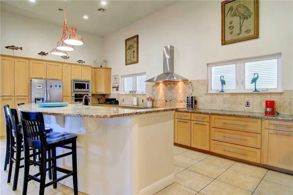 Aransas Palms - 4 Br home by RedAwning