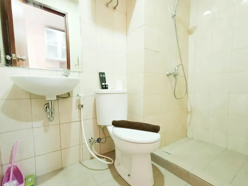 Cozy And High Floor Studio Room At Vida View Makassar Apartment