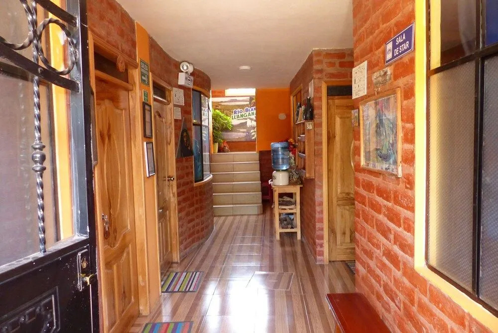 Hostal La Casa Amarilla City