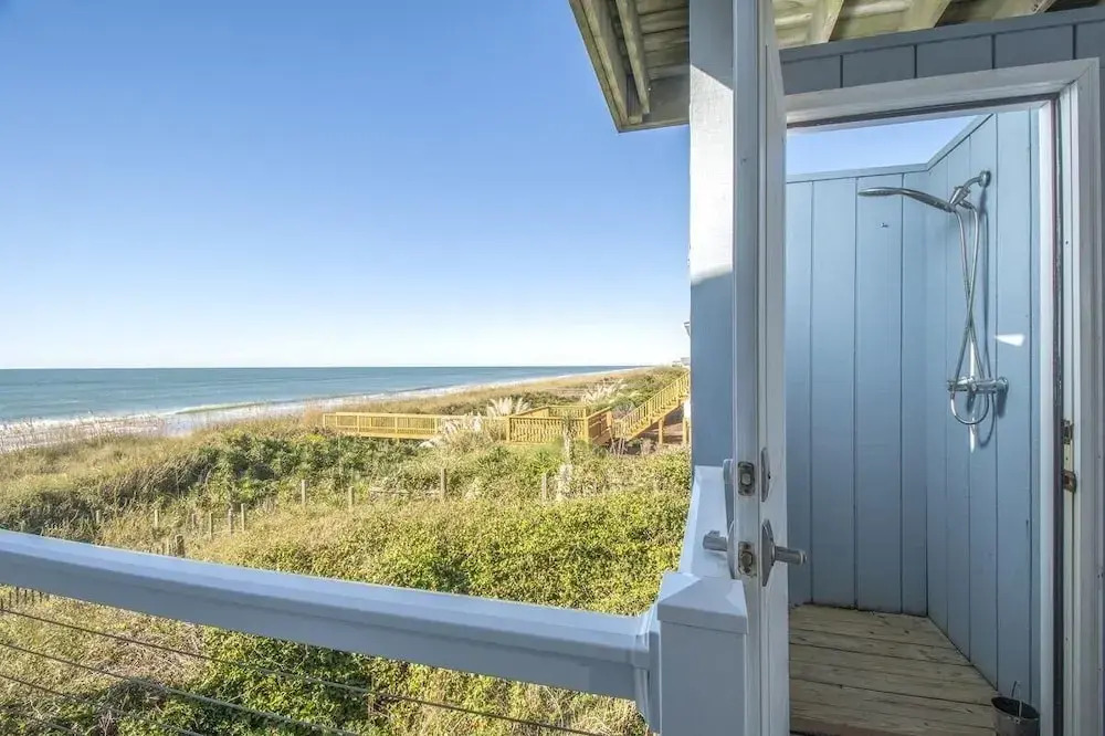 The Green Flash 4 Bedroom Home by RedAwning