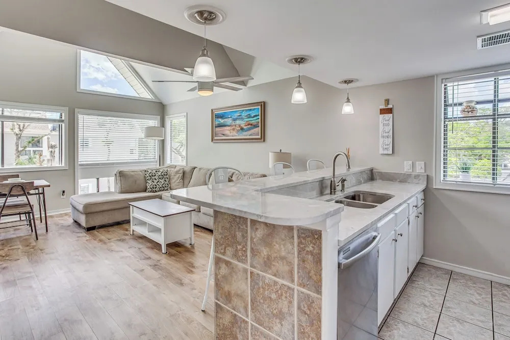 1 Block to Beach: Myrtle Beach Condo w/ Pool!