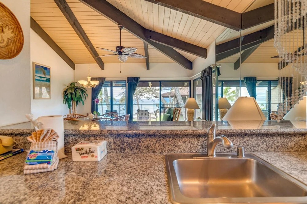 K B M Resorts- Nap-c37 Gorgeous 2bd, Ocean View, Easy Access to Parking, Pool and Beach!