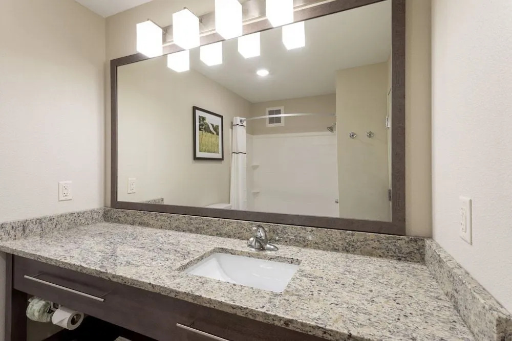 GrandStay Hotel & Suites Algona
