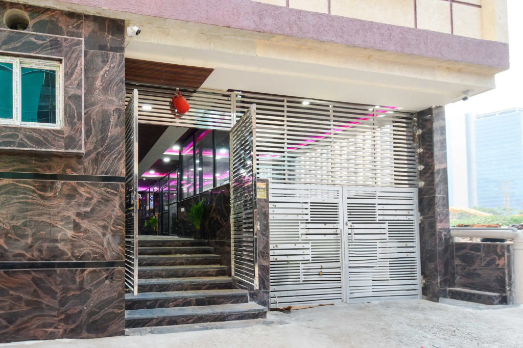 Super Townhouse Kokapet Near GAR