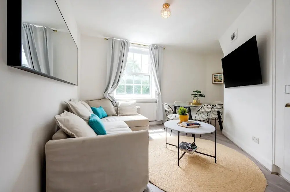 Modern London stay near Nothing Hill
