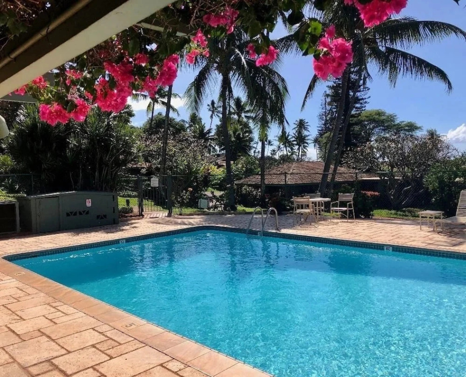 Private Kaanapali Cottage / Walk To The Beach/Serene Gardens cottage