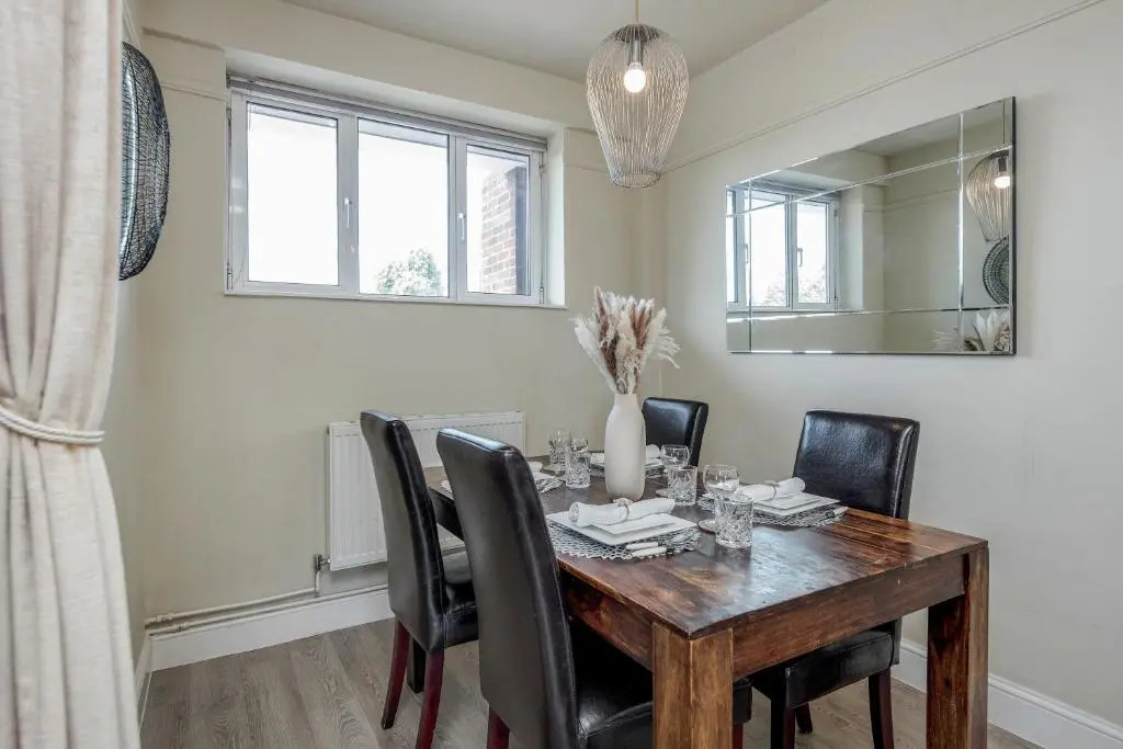 Perfect Location 2 Bed South Kensington Knightsbridge Chelsea with AC