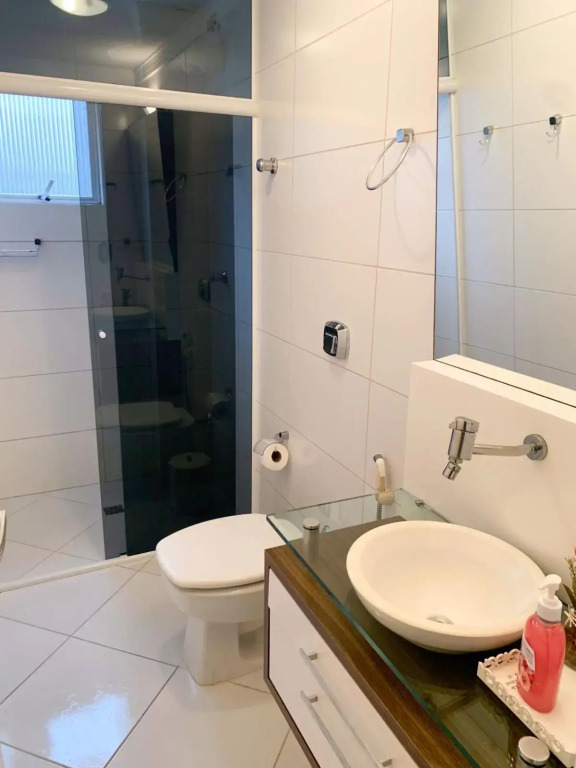 Apartamento Itapema na Av principal à 50 m da praia