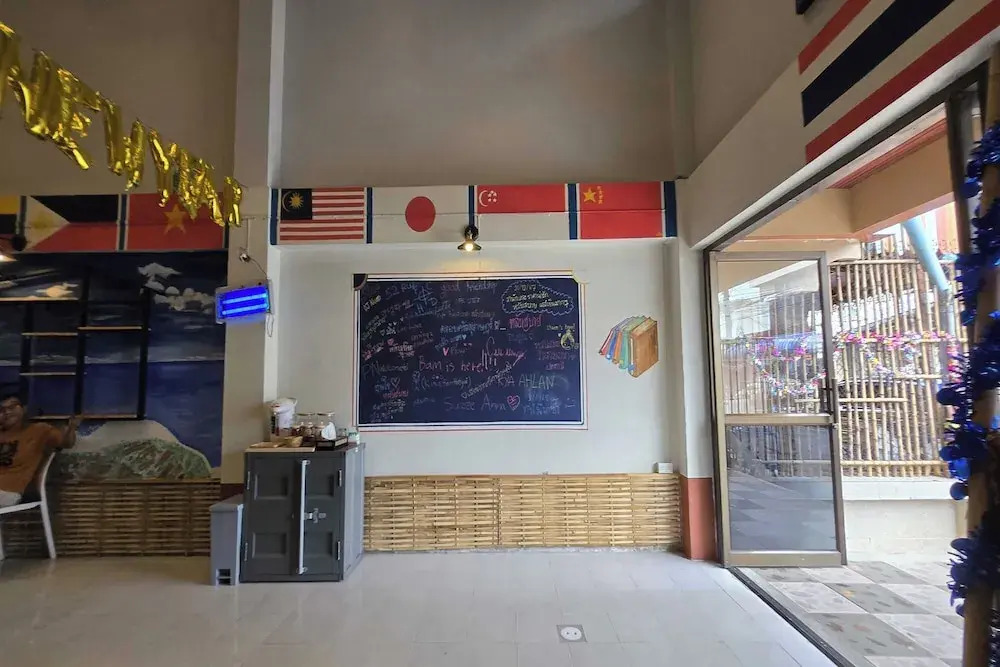 MT Friend Hostel Phuket Town
