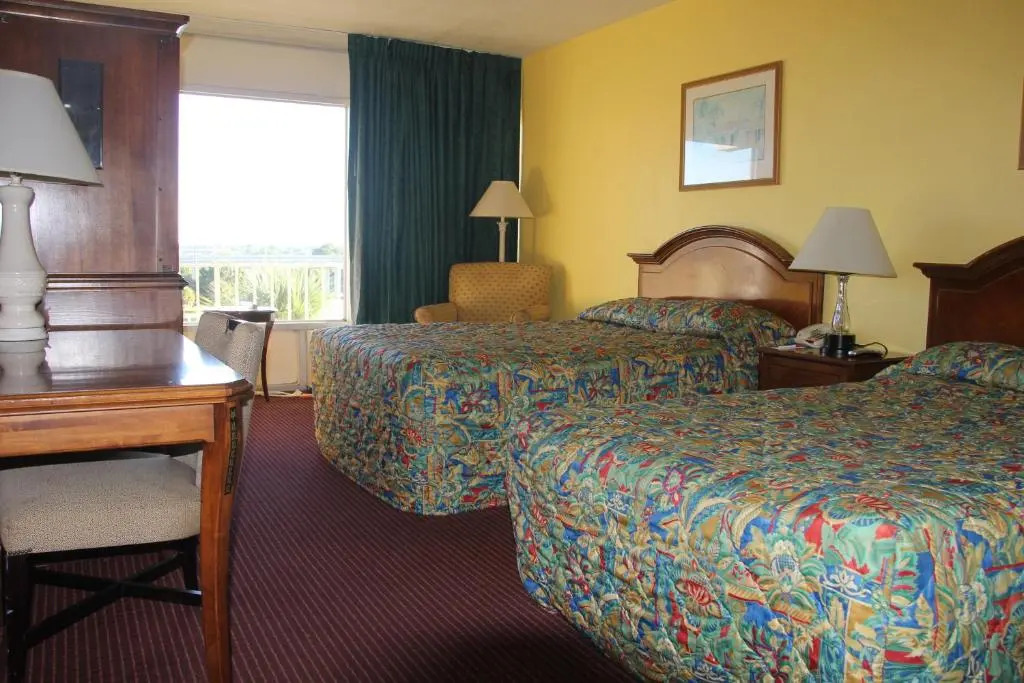 Cruise Port Inn