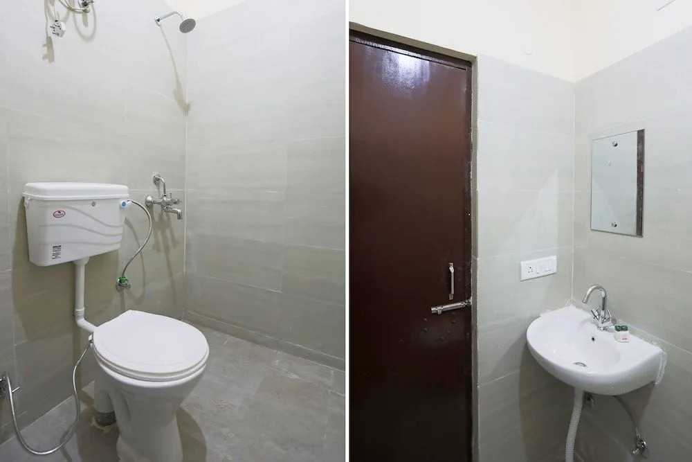 OYO 45288 Hotel 2 Yaars