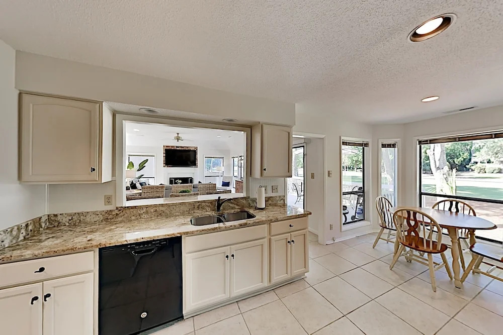 New Listing! All-Suite Harbour Town Gem Near Beach Home