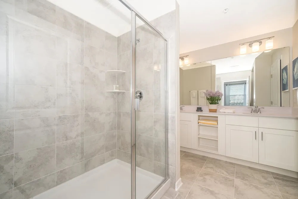 Elegant 2bed Condo in Storey Lake Prime Location