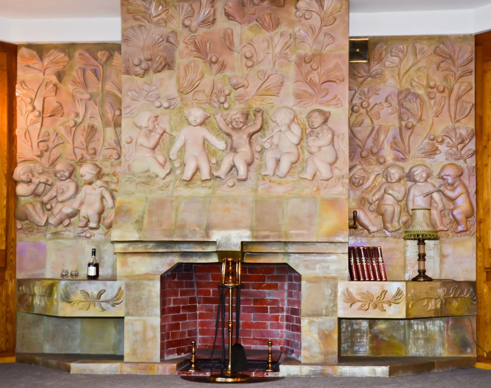 Auska Hotel