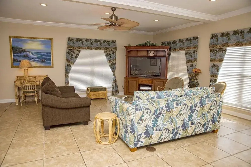 Palms Beach House East & West